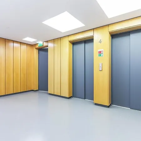 Portucale ! Charming Loft With Garage ליסבון