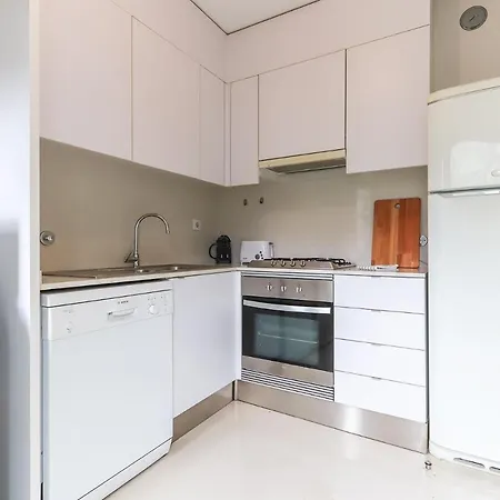 Portucale ! Charming Loft With Garage * Lissabon